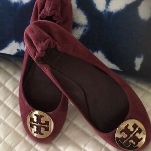 Tory Burch Size 8 Burgundy Suede Ballet flats Gold Emblems, like new condition
